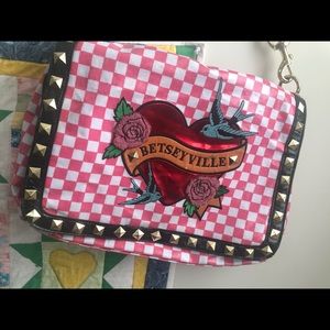 NWOT Betsey Johnson messenger bag🖤💗